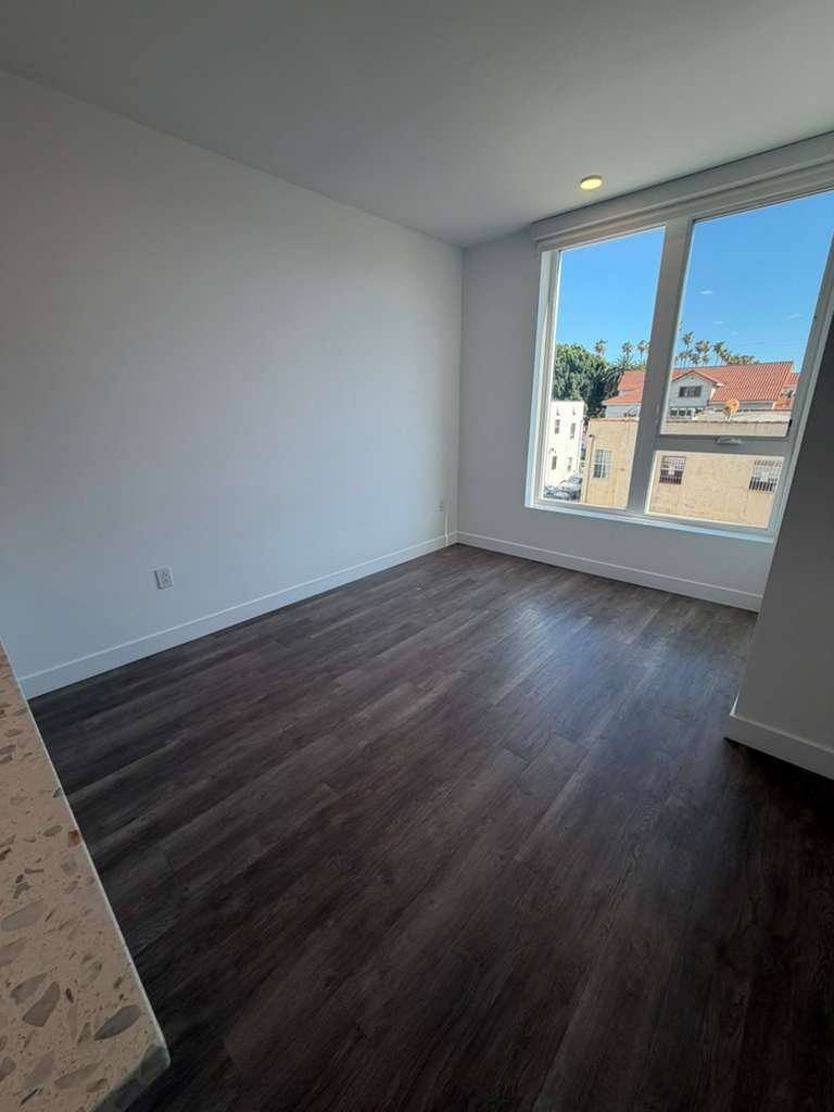 Apartment for rent at 2880 James M Wood Blvd #213, Los Angeles, CA 90006