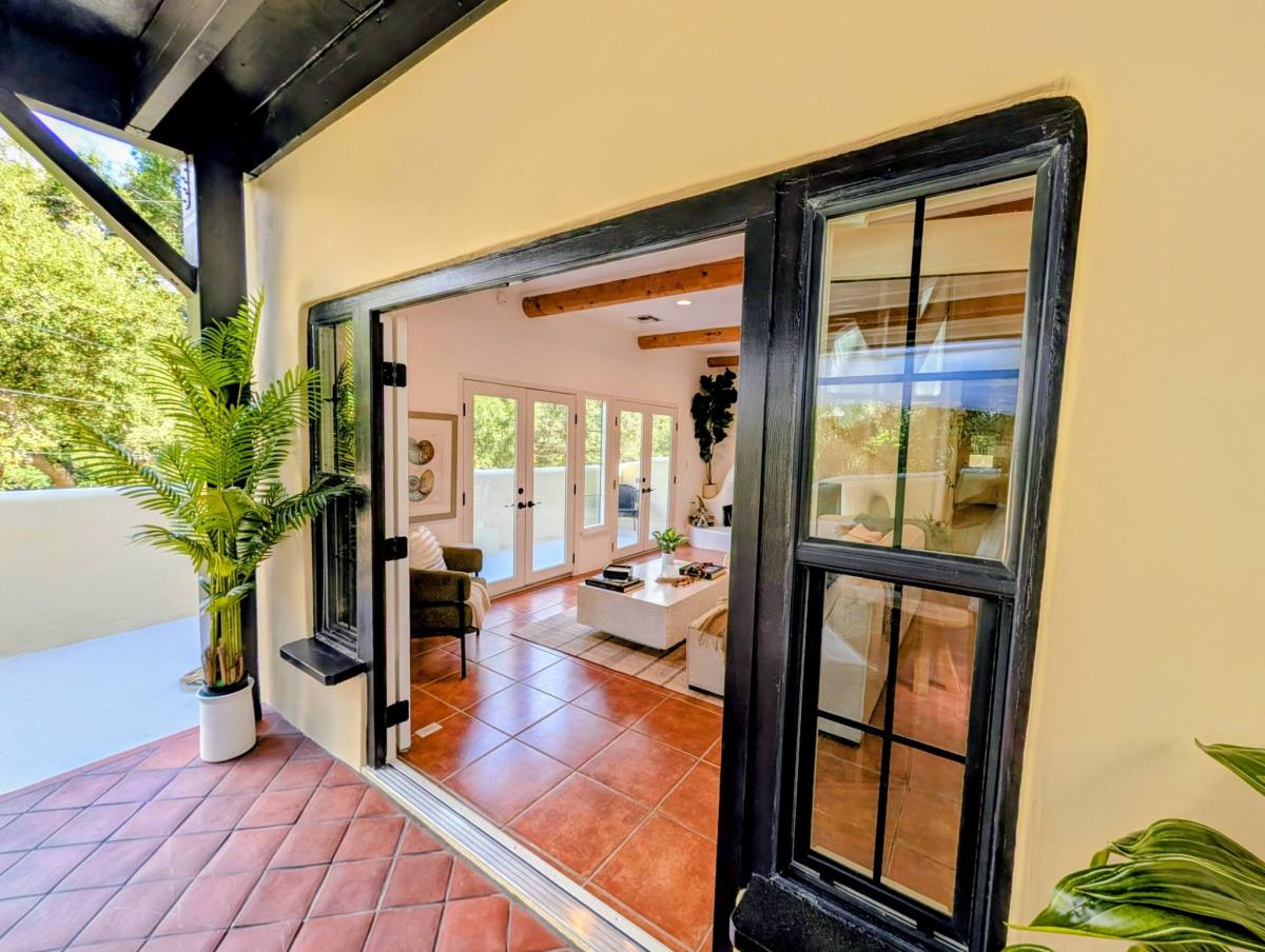 House for rent at 25648 Timpangos Dr, Calabasas, CA 91302
