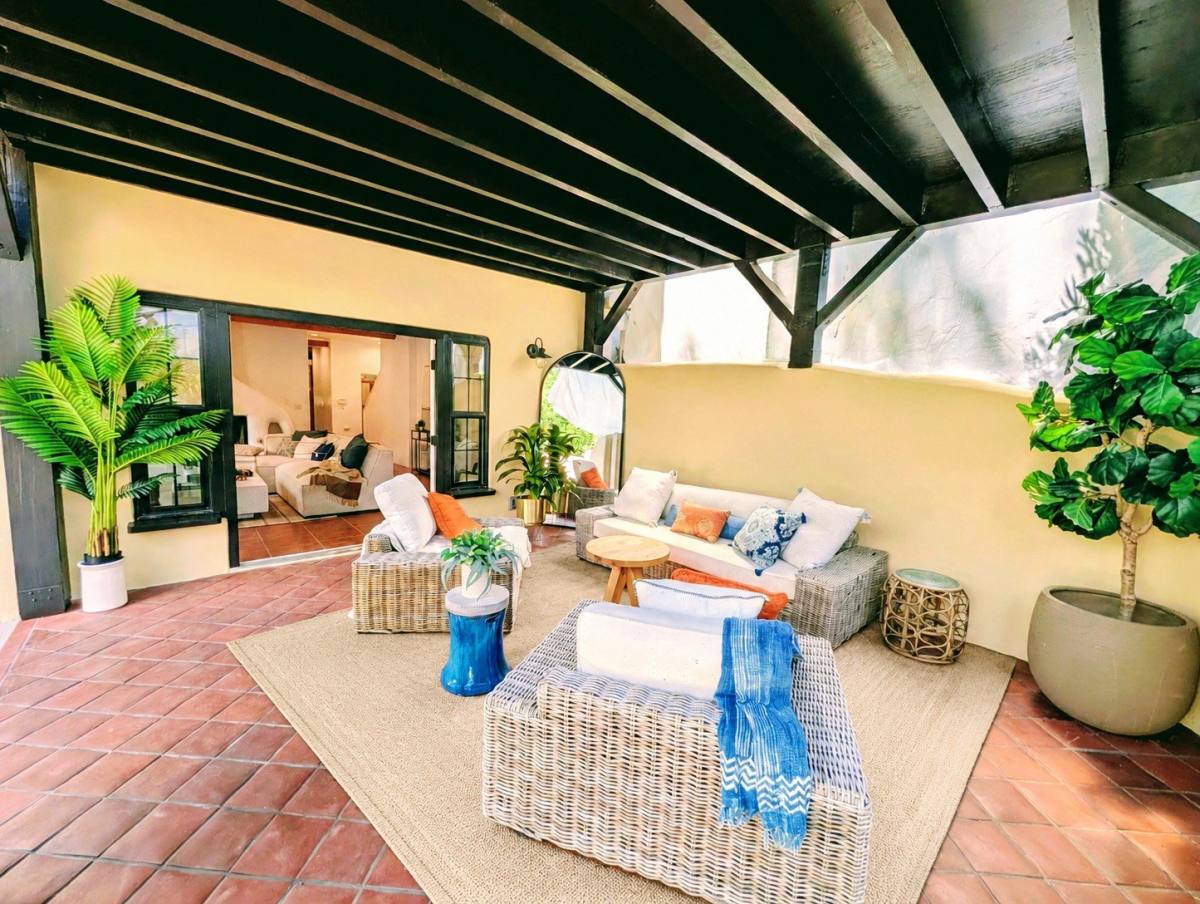 House for rent at 25648 Timpangos Dr, Calabasas, CA 91302