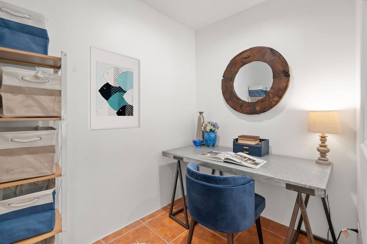 House for rent at 25648 Timpangos Dr, Calabasas, CA 91302