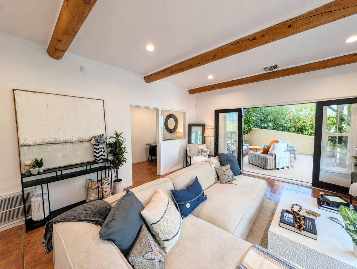 House for rent at 25648 Timpangos Dr, Calabasas, CA 91302