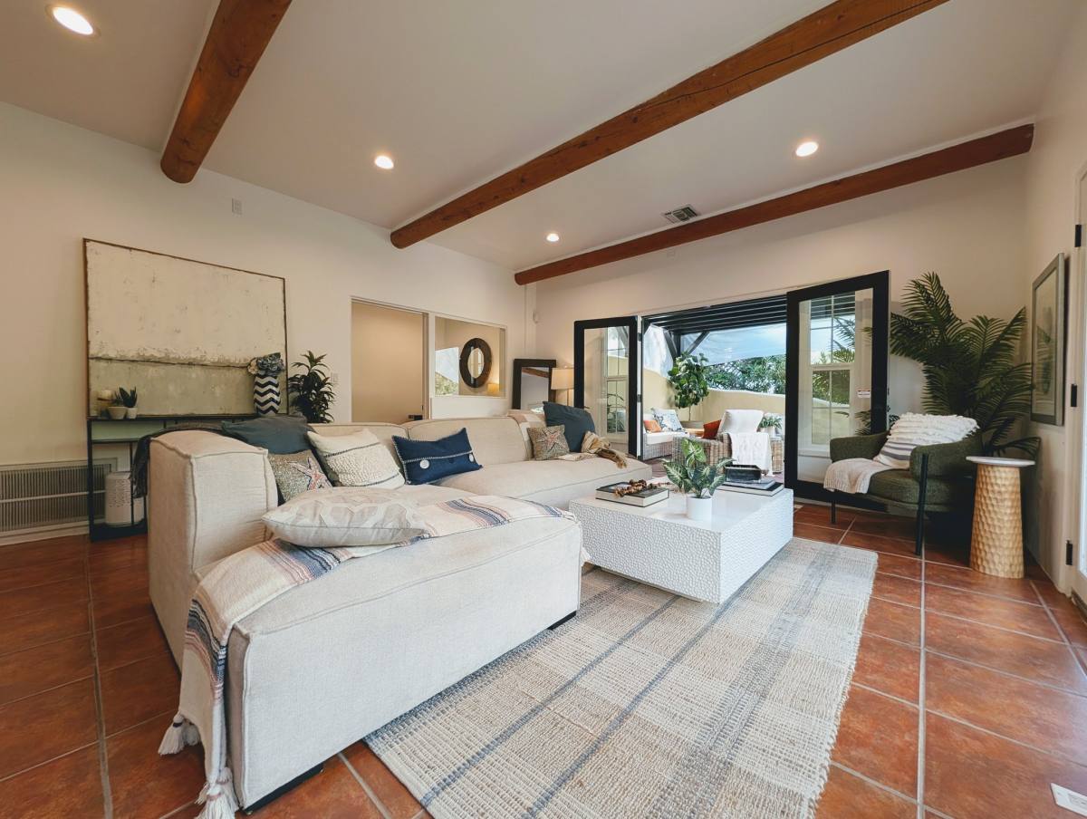 House for rent at 25648 Timpangos Dr, Calabasas, CA 91302