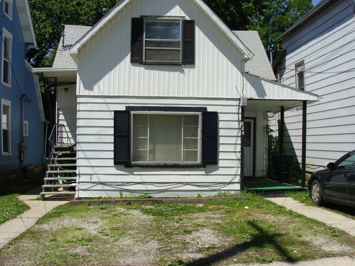 Apartment for rent at 824 W Main St #B, Muncie, IN 47305