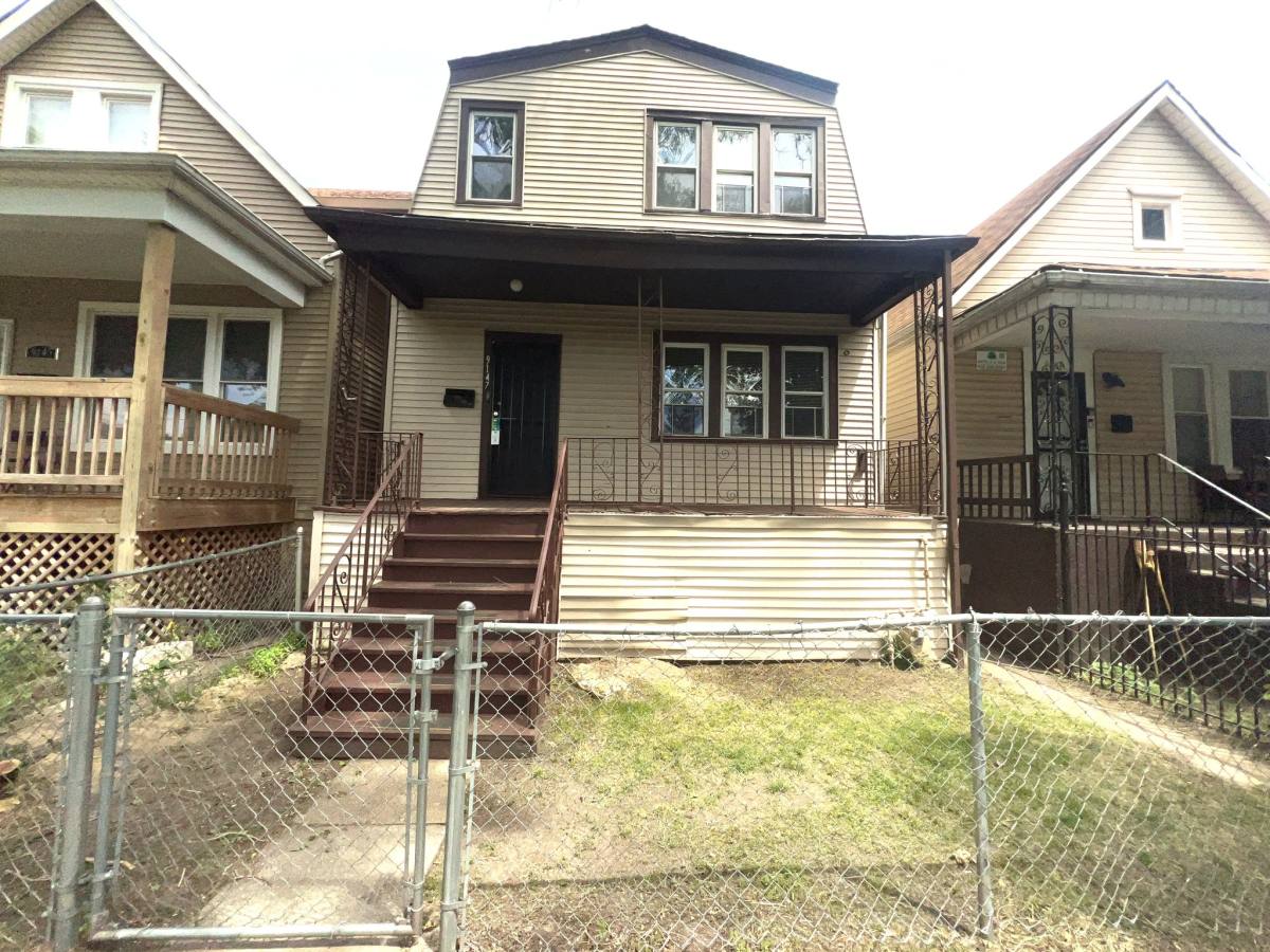 House for rent at 9147 S Woodlawn Ave, Chicago, IL 60619