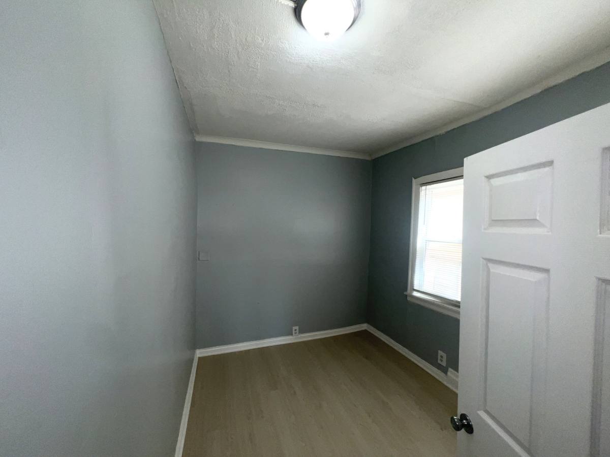 House for rent at 9147 S Woodlawn Ave, Chicago, IL 60619