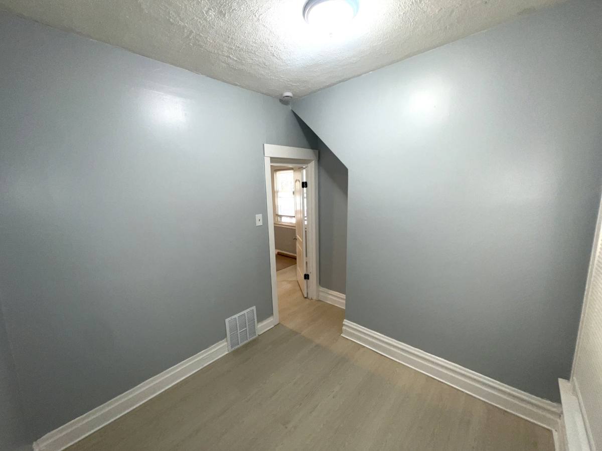 House for rent at 9147 S Woodlawn Ave, Chicago, IL 60619