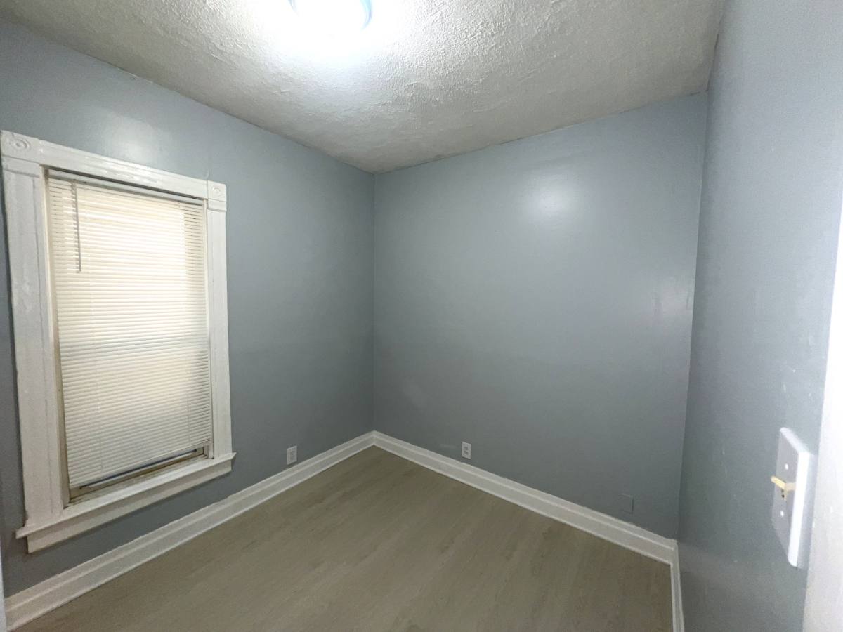 House for rent at 9147 S Woodlawn Ave, Chicago, IL 60619