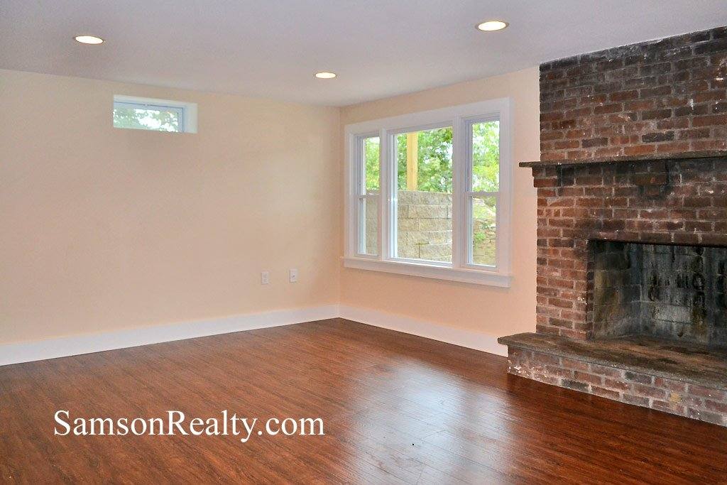 Apartment for rent at 497 Oaklawn Ave, Cranston, RI 02920