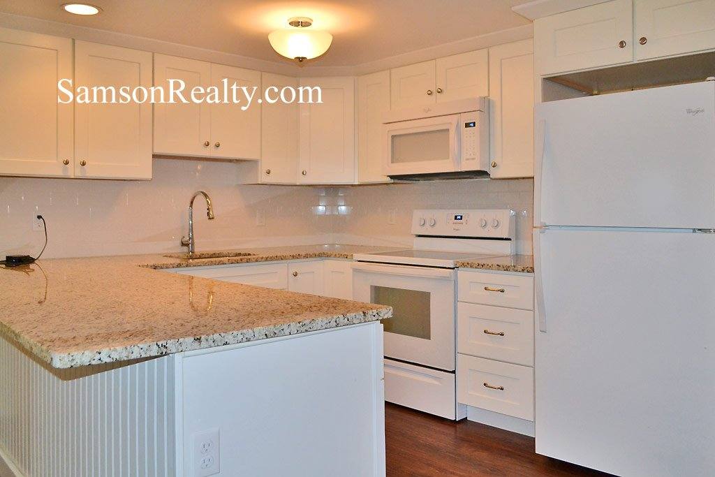 Apartment for rent at 497 Oaklawn Ave, Cranston, RI 02920