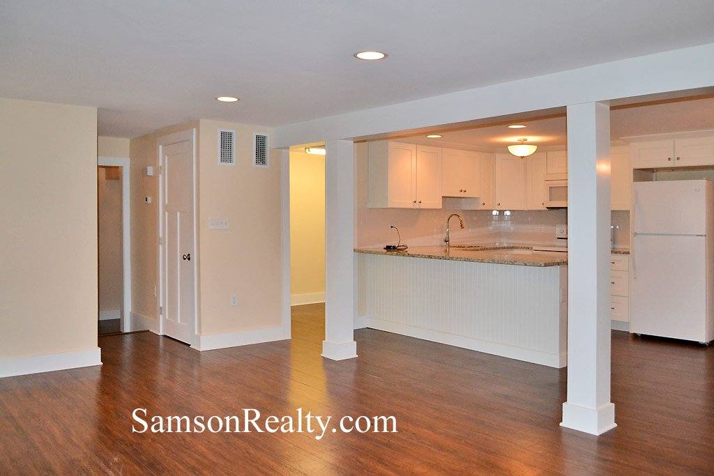 Apartment for rent at 497 Oaklawn Ave, Cranston, RI 02920