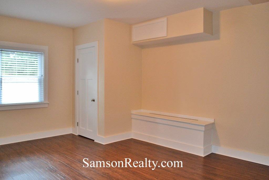 Apartment for rent at 497 Oaklawn Ave, Cranston, RI 02920