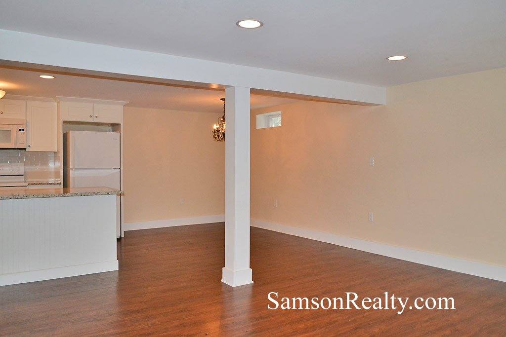 Apartment for rent at 497 Oaklawn Ave, Cranston, RI 02920