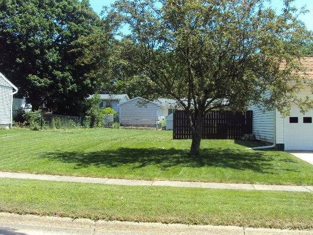 House for rent at 1112 Carver St, Iowa City, IA 52245