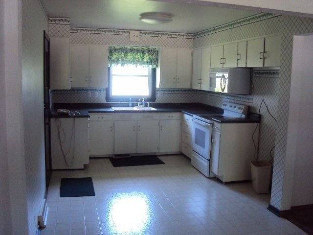 House for rent at 1112 Carver St, Iowa City, IA 52245