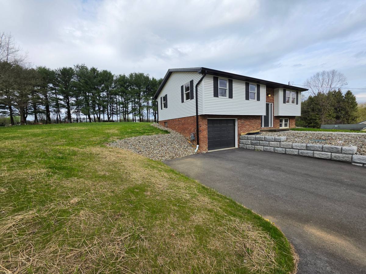House for rent at 111 Robinson Run Rd, Butler, PA 16002