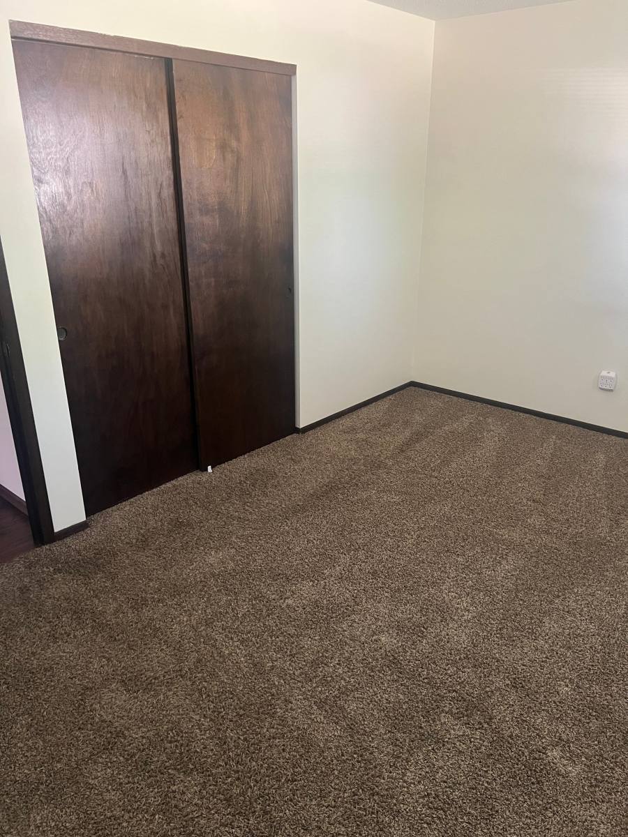 House for rent at 1139 N Pioneer St, Davenport, IA 52804