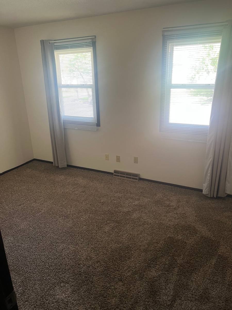 House for rent at 1139 N Pioneer St, Davenport, IA 52804