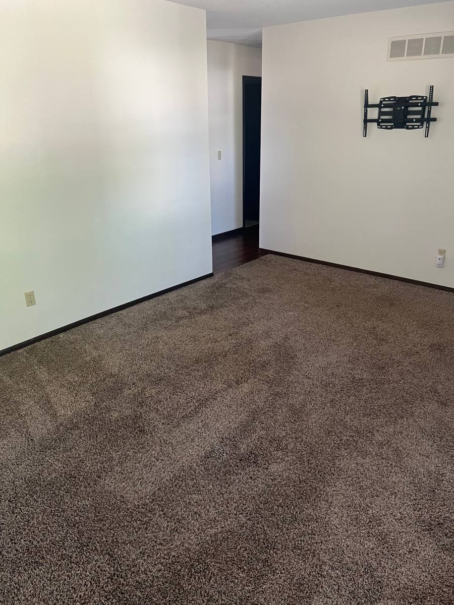 House for rent at 1139 N Pioneer St, Davenport, IA 52804