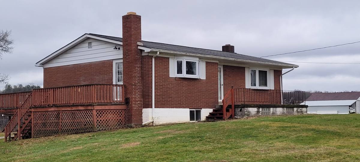 House for rent at 572 Dinnerbell Rd, Butler, PA 16002