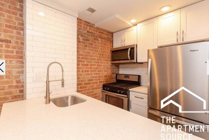 Apartment for rent at 663 W Melrose St #3A, Chicago, IL 60657