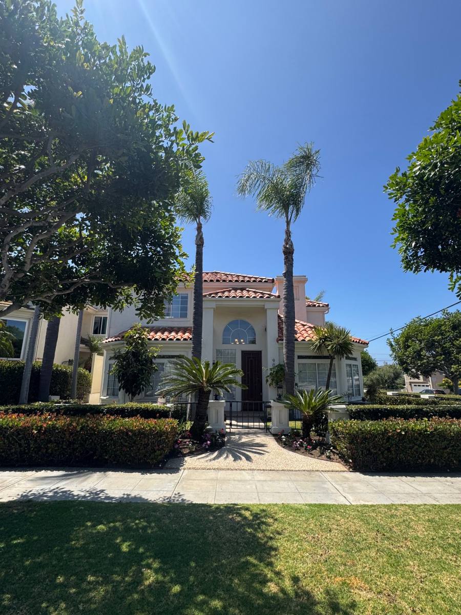 Townhouse for rent at 901 Beryl St, San Diego, CA 92109