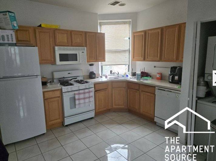 Apartment for rent at 1037 W Polk St #5, Chicago, IL 60607