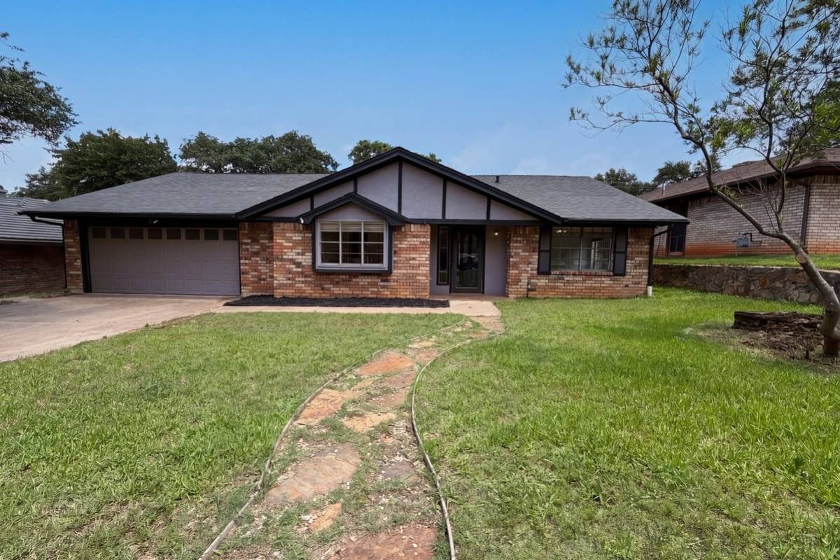 House for rent at 5719 Stage Line Dr, Arlington, TX 76017