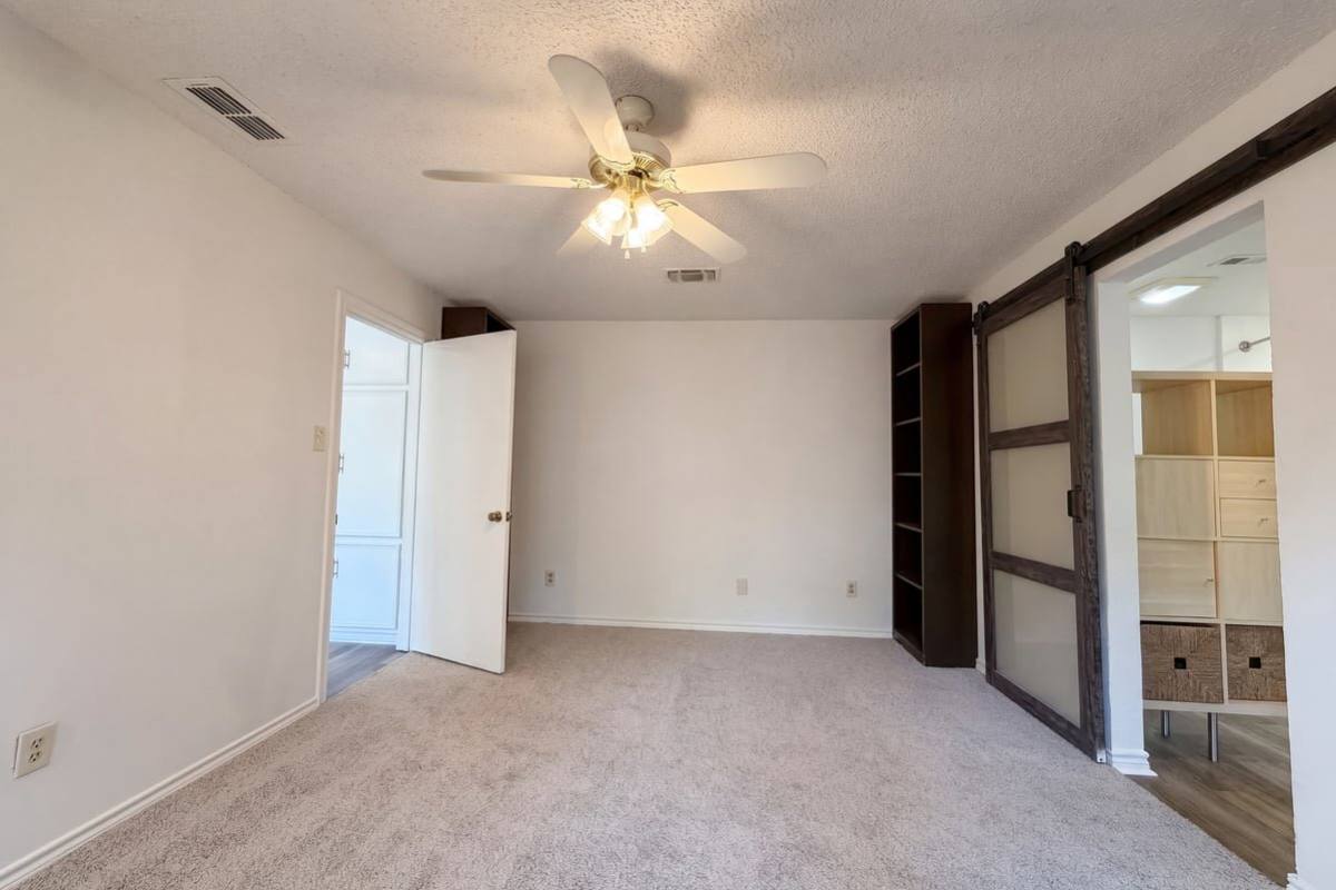 House for rent at 5719 Stage Line Dr, Arlington, TX 76017