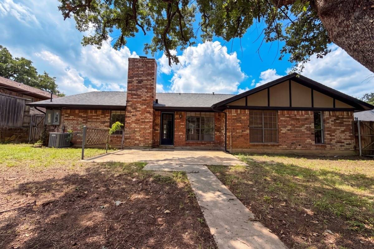 House for rent at 5719 Stage Line Dr, Arlington, TX 76017
