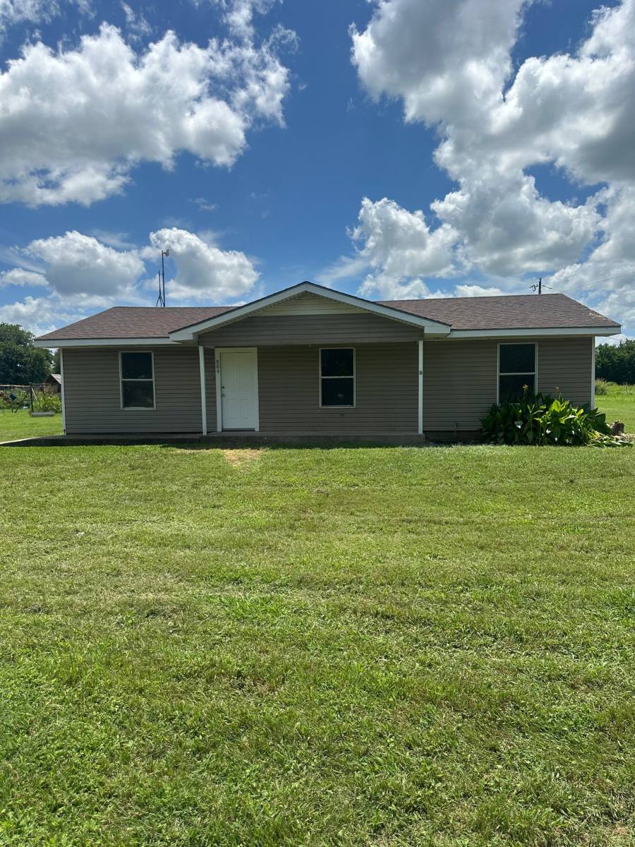 House for rent at 889 Petit Rd, Waco, TX 76708