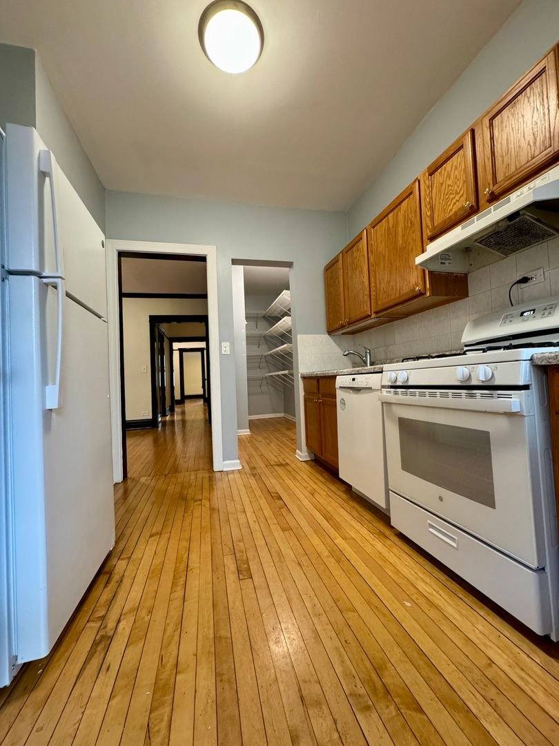 Apartment for rent at 3803 Lincoln Ave #2, Chicago, IL 60613
