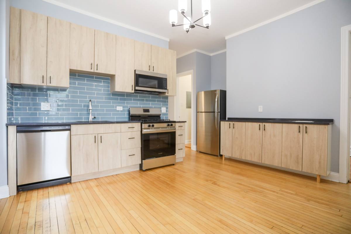 Apartment for rent at 1844 Grace #2, Chicago, IL 60613