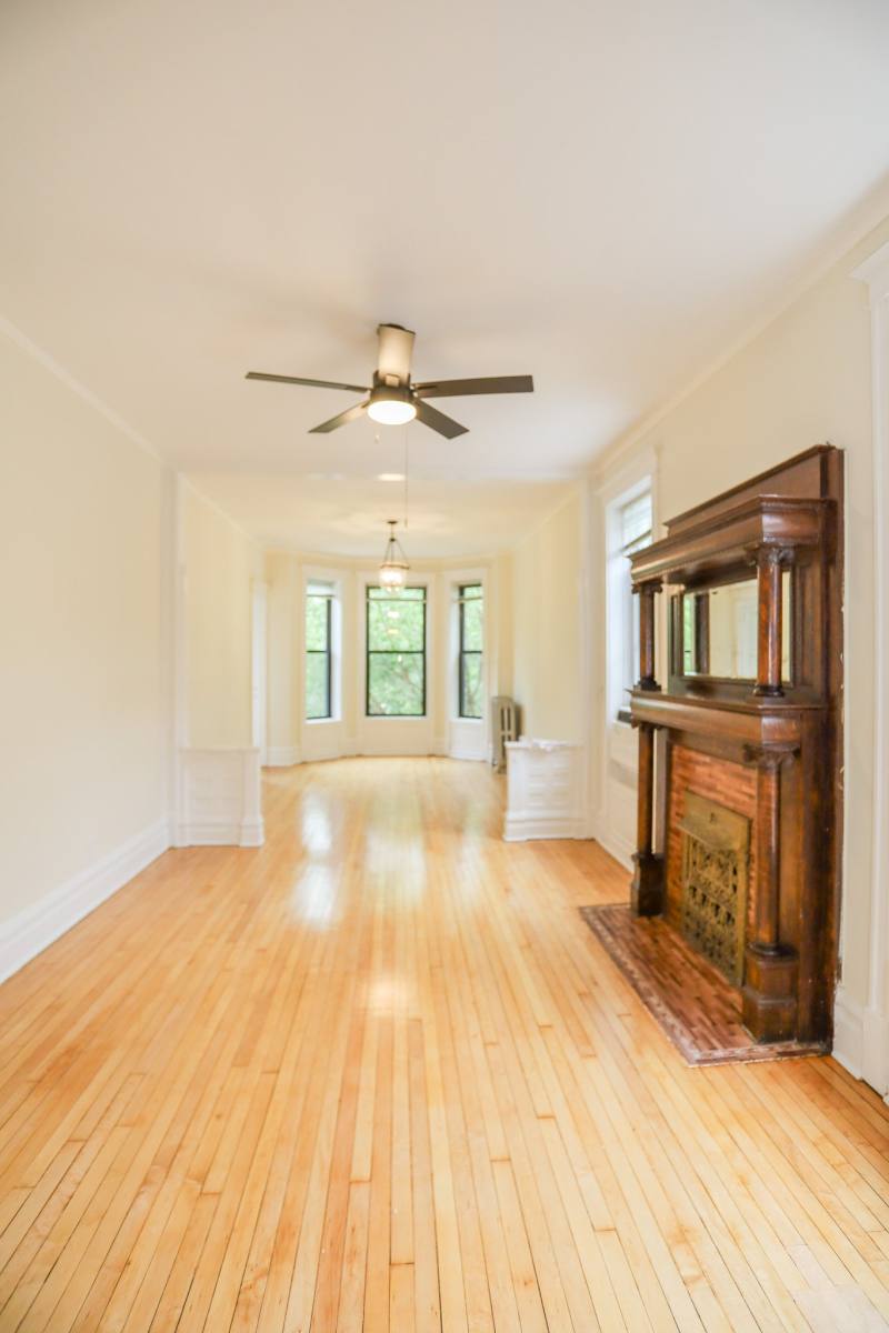Apartment for rent at 1844 Grace #2, Chicago, IL 60613