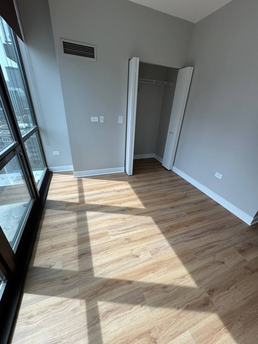 Apartment for rent at 320 N Desplaines Ave, Chicago, IL 60661