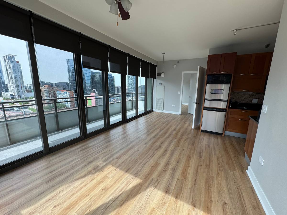 Apartment for rent at 320 N Desplaines Ave, Chicago, IL 60661