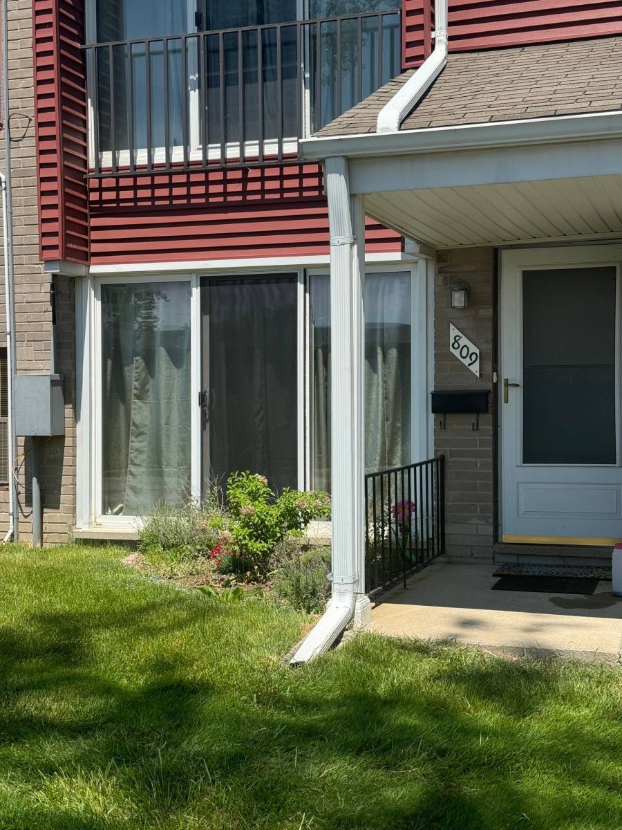 Condo for rent at 809 Sunset Lane, Saint Clair Shores, MI 48082