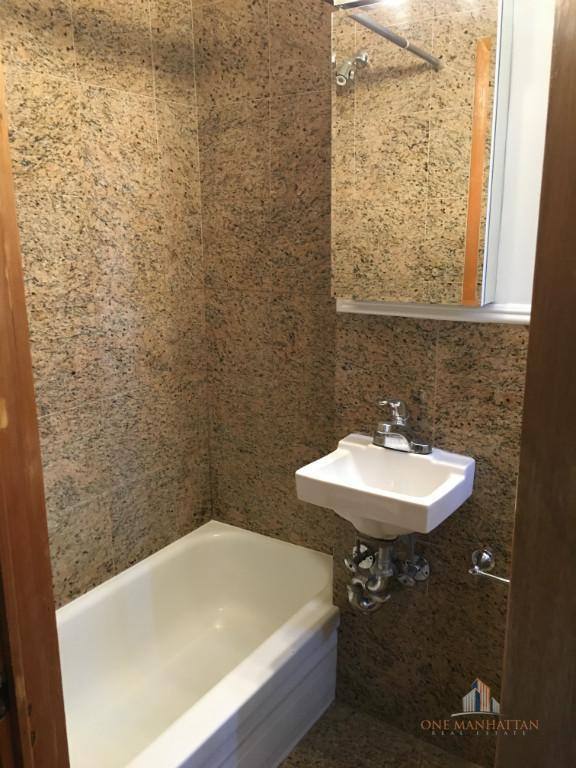 Apartment for rent at 286 E 10th St #3W, New York, NY 10009
