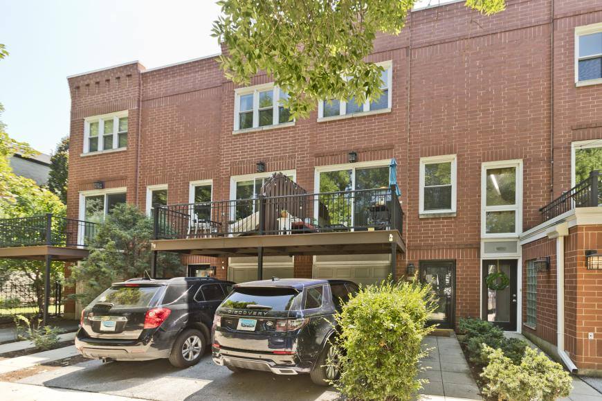 Townhouse for rent at 1827 W Oakdale #D, Chicago, IL 60660