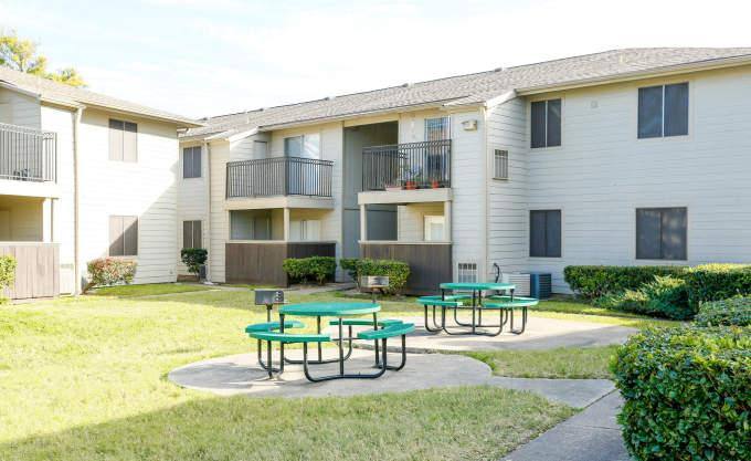 Apartment for rent at 9850 Meadowglen Lane #3047, Houston, TX 77042