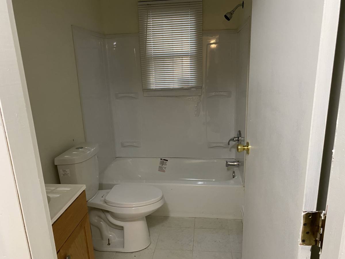 Apartment for rent at 1633 Linnbrook Dr, Dayton, OH 45406