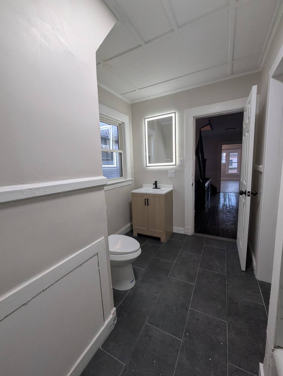 Apartment for rent at 184 Buckingham St #2, Waterbury, CT 06710