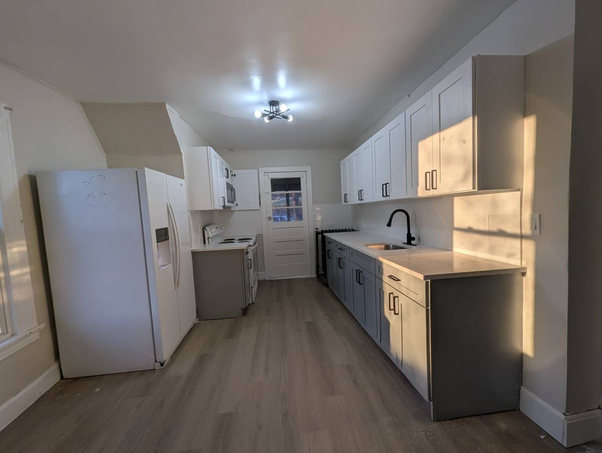 Apartment for rent at 184 Buckingham St #2, Waterbury, CT 06710