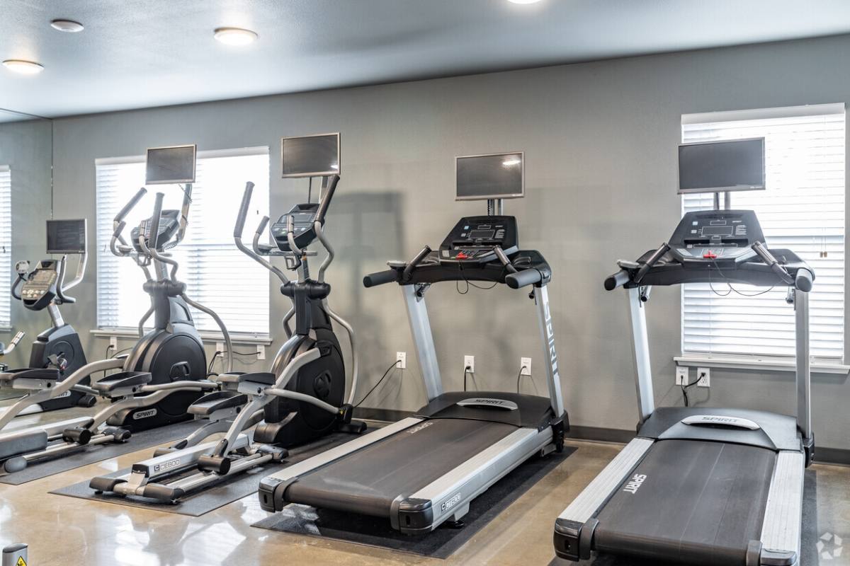 Apartment for rent at The Falcon of Southern Hills, 2320 S Ingram Mill Rd, Springfield, MO 65804