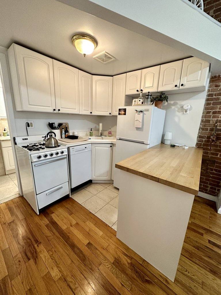 Townhouse for rent at 73 W 68th St #4, New York, NY 10023