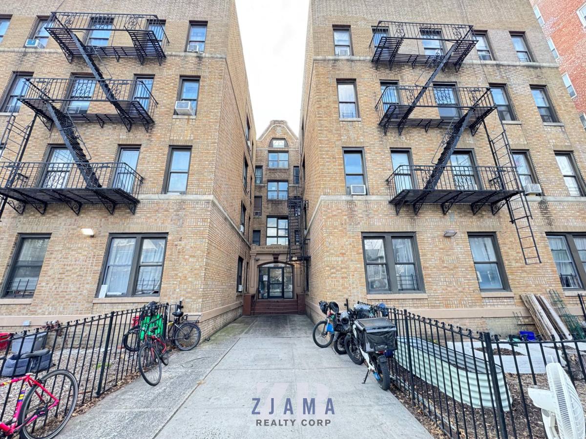 Apartment for rent at 392 E 4th St #3A, Brooklyn, NY 11218