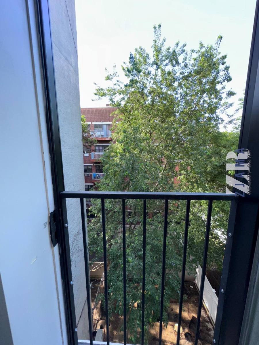 Apartment for rent at 727 Dekalb Ave #4B, Brooklyn, NY 11216