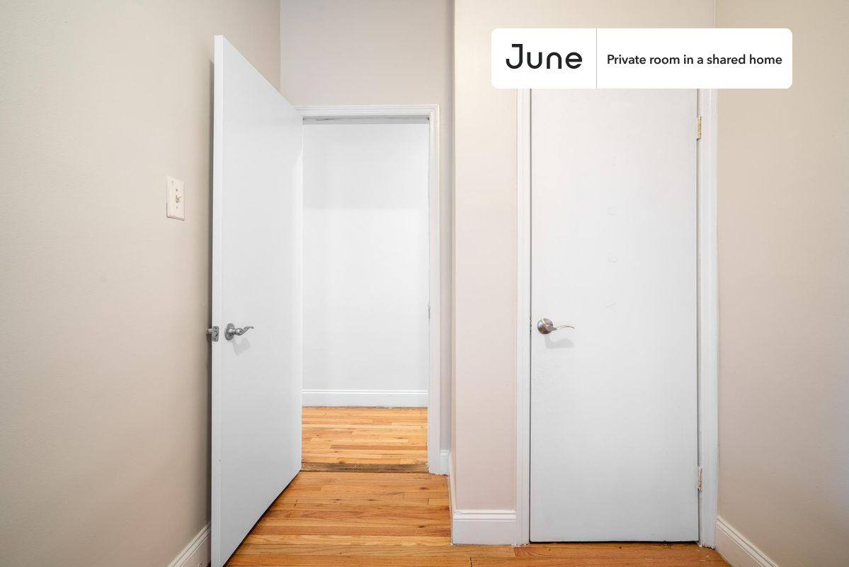 Apartment for rent at 81 W 124th St #A, New York, NY 10027