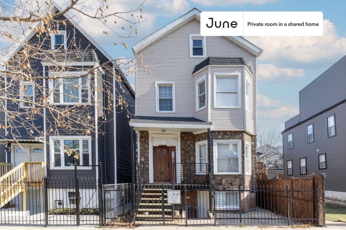 Apartment for rent at 1841 N Mozart St #C, Chicago, IL 60647