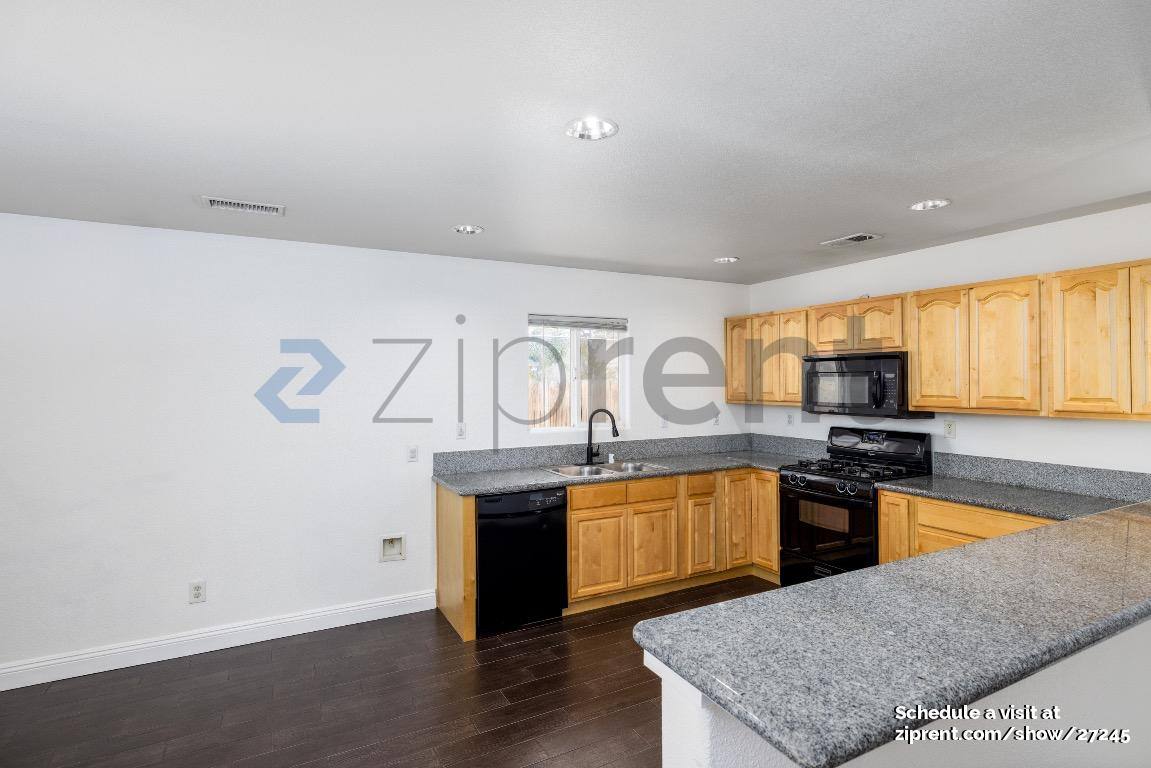 Apartment for rent at 16201 Viho Rd #2, Apple Valley, CA 92307