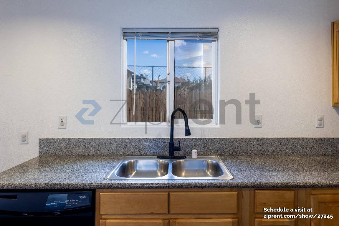 Apartment for rent at 16201 Viho Rd #2, Apple Valley, CA 92307